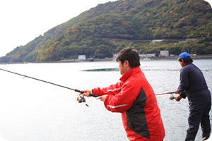釣りをしている男性